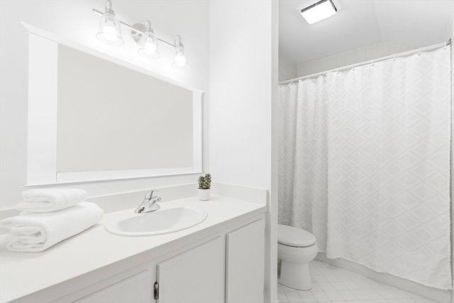 4 Drummer Boy Way 4, Lexington, MA 02420