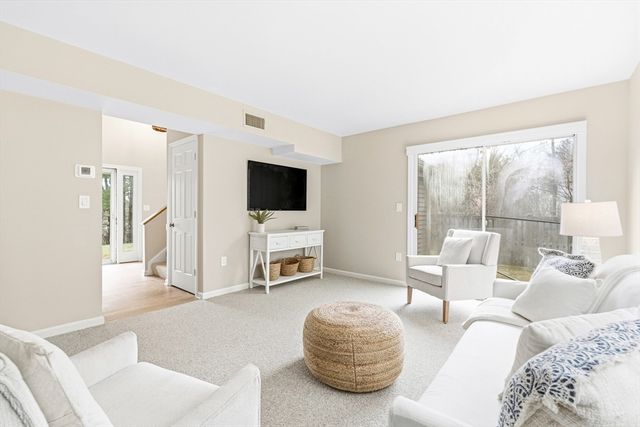 4 Drummer Boy Way 4, Lexington, MA 02420