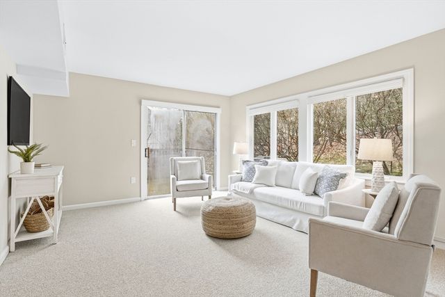 4 Drummer Boy Way 4, Lexington, MA 02420