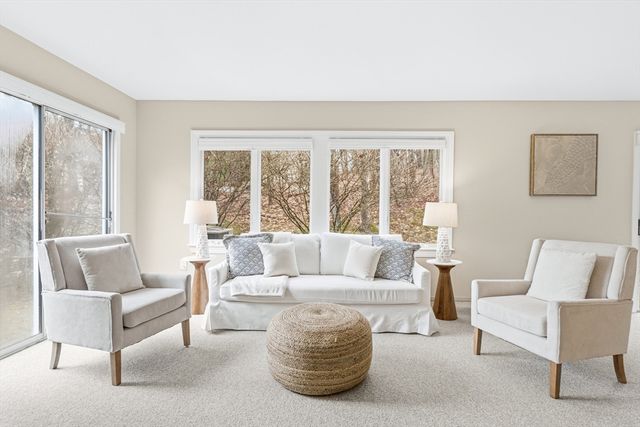 4 Drummer Boy Way 4, Lexington, MA 02420