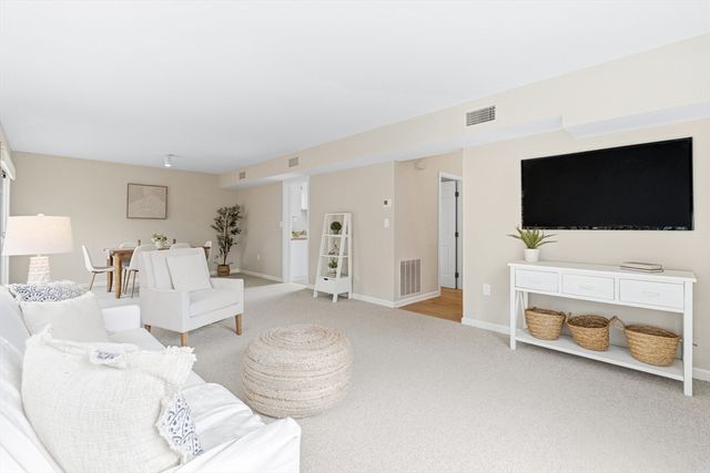 4 Drummer Boy Way 4, Lexington, MA 02420