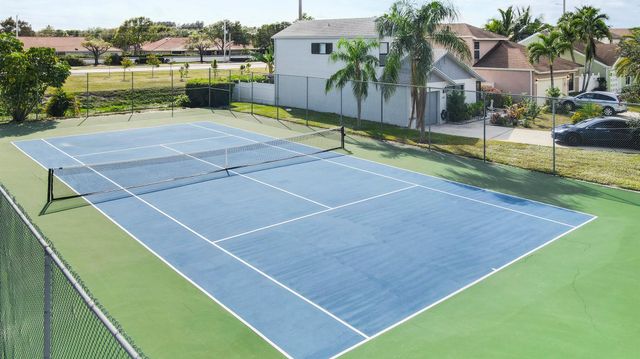 41 Tara Lakes Drive E, Boynton Beach, FL 33436