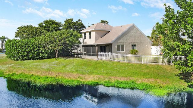 41 Tara Lakes Drive E, Boynton Beach, FL 33436