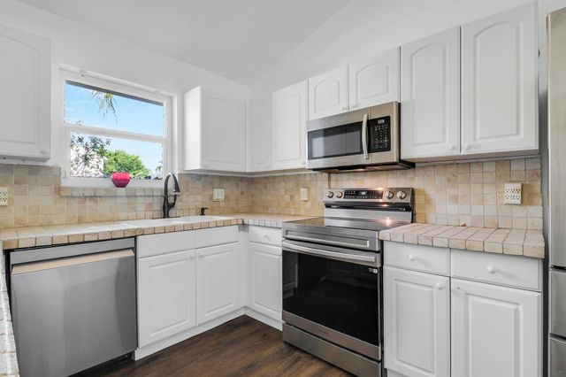 41 Tara Lakes Drive E, Boynton Beach, FL 33436