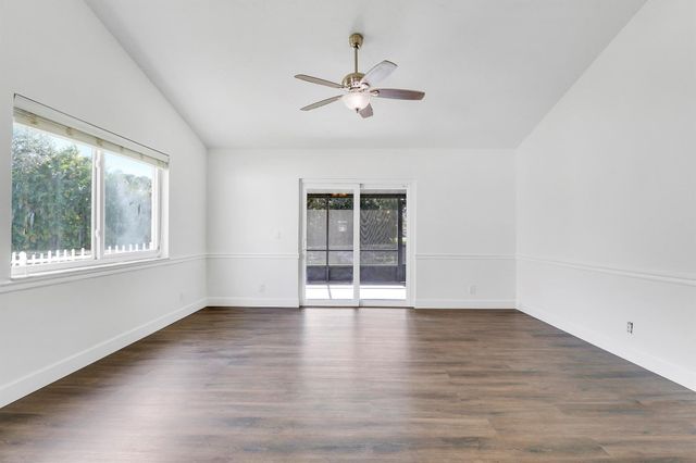 41 Tara Lakes Drive E, Boynton Beach, FL 33436