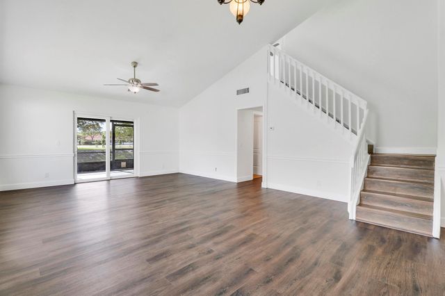 41 Tara Lakes Drive E, Boynton Beach, FL 33436