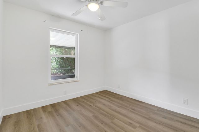 41 Tara Lakes Drive E, Boynton Beach, FL 33436