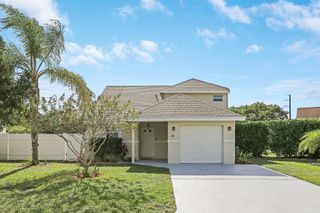 41 Tara Lakes Drive E, Boynton Beach, FL 33436