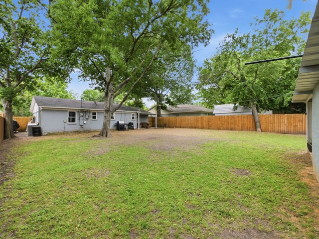 2219 Loyce Drive, Mesquite, TX 75149