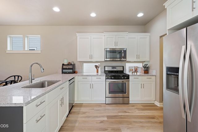 61066 SE Sydney Harbor Drive, Bend, OR 97702