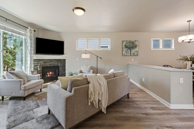 61066 SE Sydney Harbor Drive, Bend, OR 97702