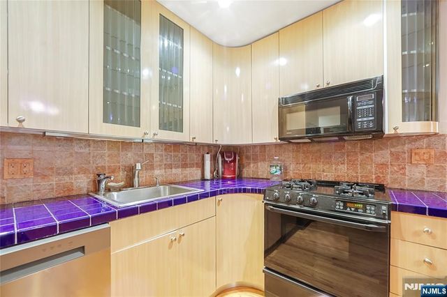 201 Oakdene Place C00E2, Cliffside Park, NJ 07010