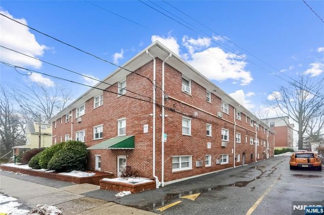 201 Oakdene Place C00E2, Cliffside Park, NJ 07010