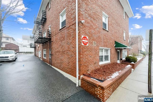 201 Oakdene Place C00E2, Cliffside Park, NJ 07010