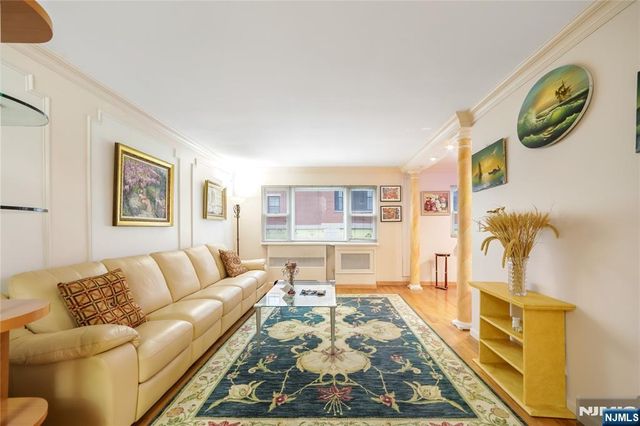 201 Oakdene Place C00E2, Cliffside Park, NJ 07010