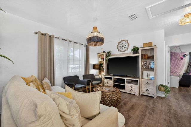 1760 75TH AVENUE N, St Petersburg, FL 33702