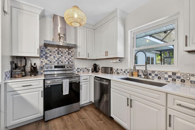 1760 75TH AVENUE N, St Petersburg, FL 33702