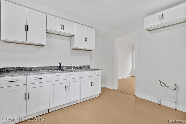 15721 Asbury Park, Detroit, MI 48227