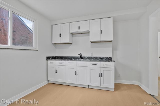 15721 Asbury Park, Detroit, MI 48227