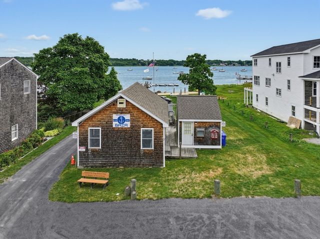 7 Broadview Ave, Bristol, RI 02809