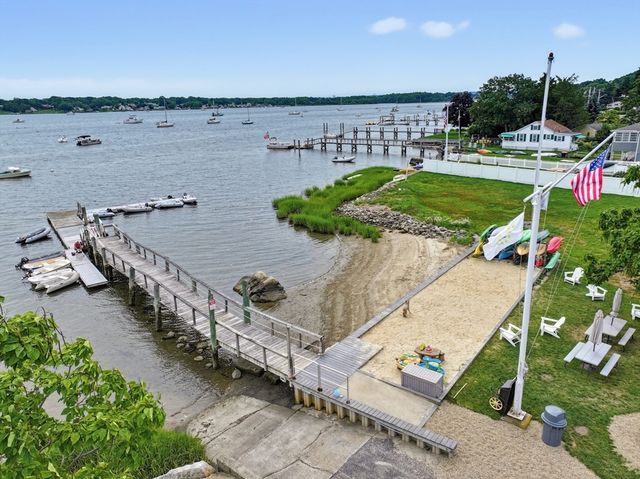 7 Broadview Ave, Bristol, RI 02809