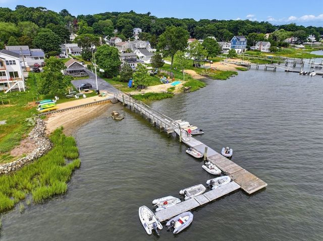 7 Broadview Ave, Bristol, RI 02809