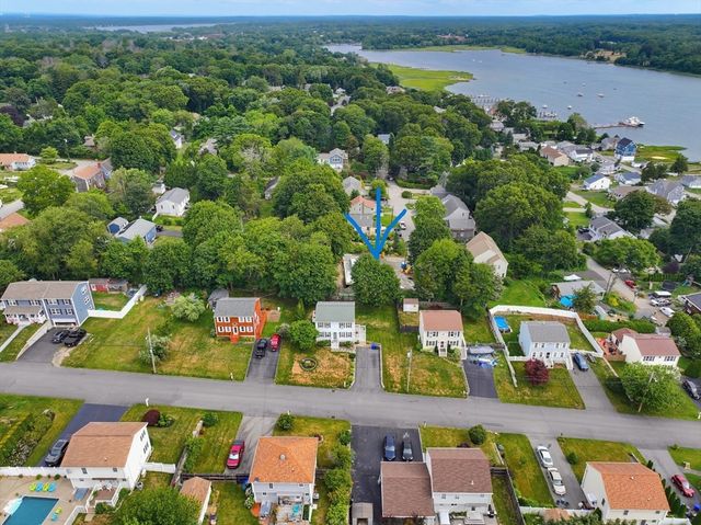 7 Broadview Ave, Bristol, RI 02809