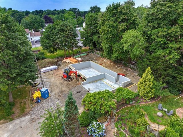 7 Broadview Ave, Bristol, RI 02809