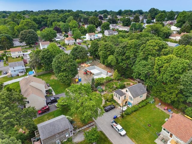 7 Broadview Ave, Bristol, RI 02809