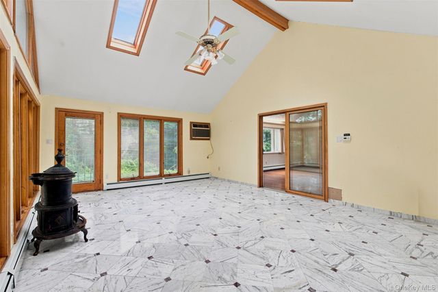 11 Hillside Court, Suffern, NY 10901