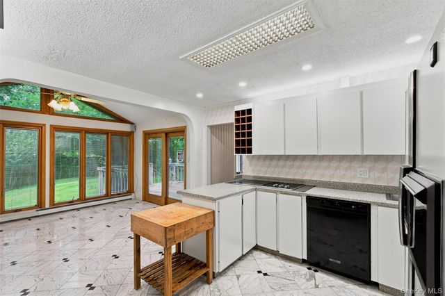 11 Hillside Court, Suffern, NY 10901