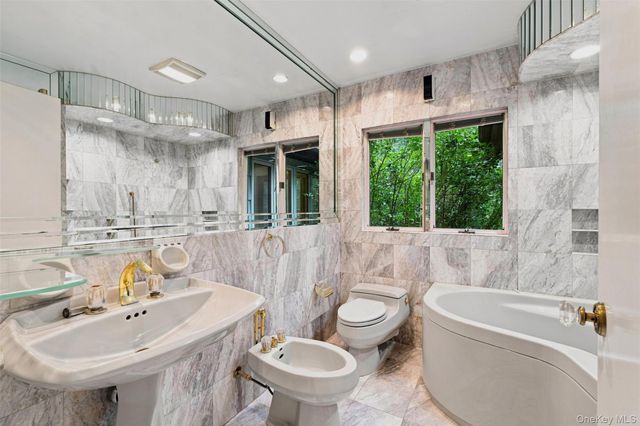 11 Hillside Court, Suffern, NY 10901