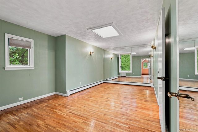 11 Hillside Court, Suffern, NY 10901
