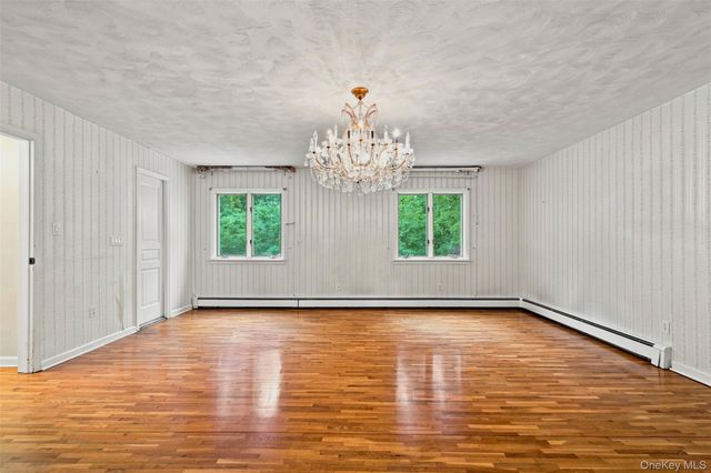 11 Hillside Court, Suffern, NY 10901