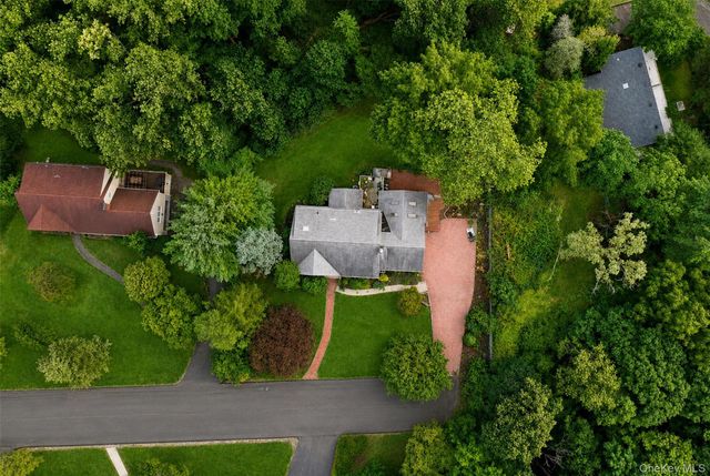 11 Hillside Court, Suffern, NY 10901