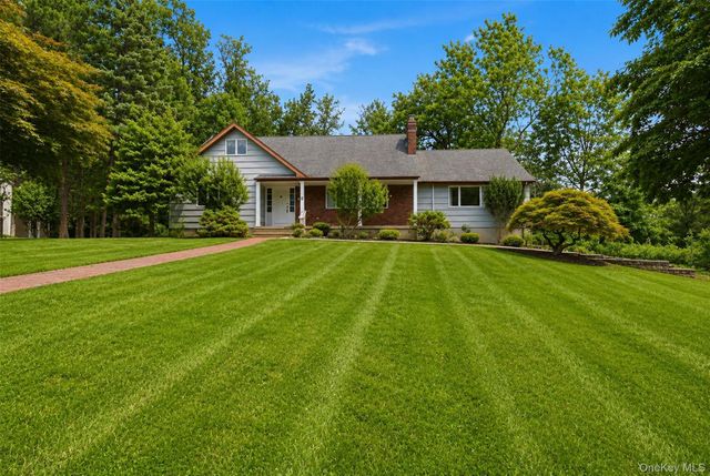 11 Hillside Court, Suffern, NY 10901