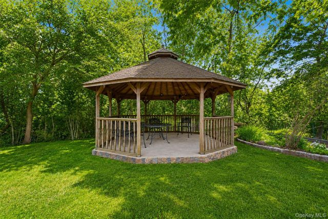 11 Hillside Court, Suffern, NY 10901