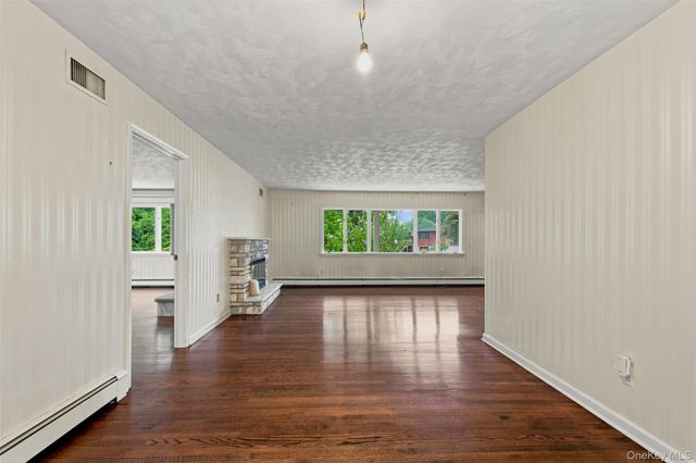 11 Hillside Court, Suffern, NY 10901