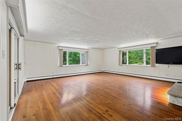 11 Hillside Court, Suffern, NY 10901