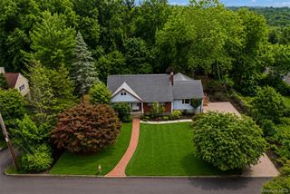 11 Hillside Court, Suffern, NY 10901