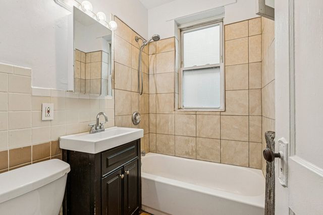 2018 W Birchwood Avenue, Chicago, IL 60645