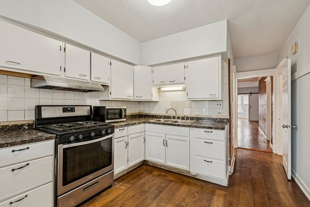 2018 W Birchwood Avenue, Chicago, IL 60645