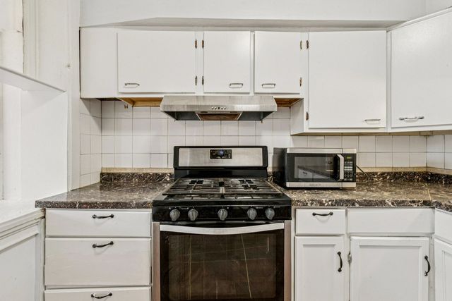 2018 W Birchwood Avenue, Chicago, IL 60645