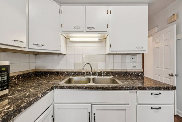 2018 W Birchwood Avenue, Chicago, IL 60645