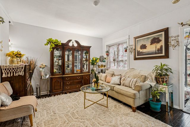 2018 W Birchwood Avenue, Chicago, IL 60645