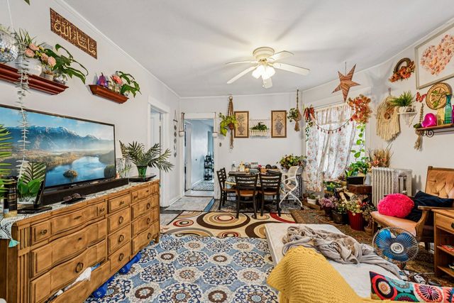 2018 W Birchwood Avenue, Chicago, IL 60645