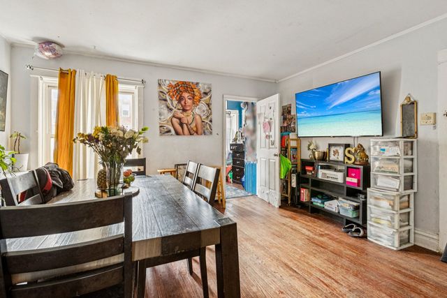 2018 W Birchwood Avenue, Chicago, IL 60645