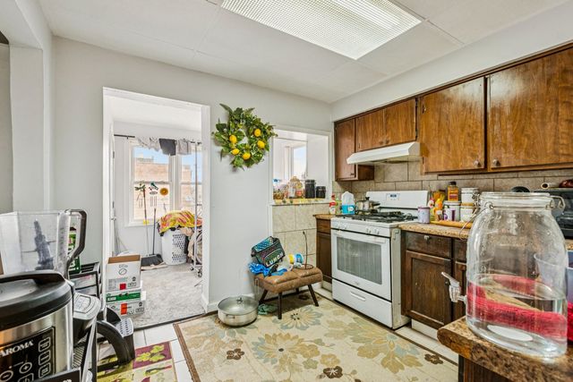 2018 W Birchwood Avenue, Chicago, IL 60645