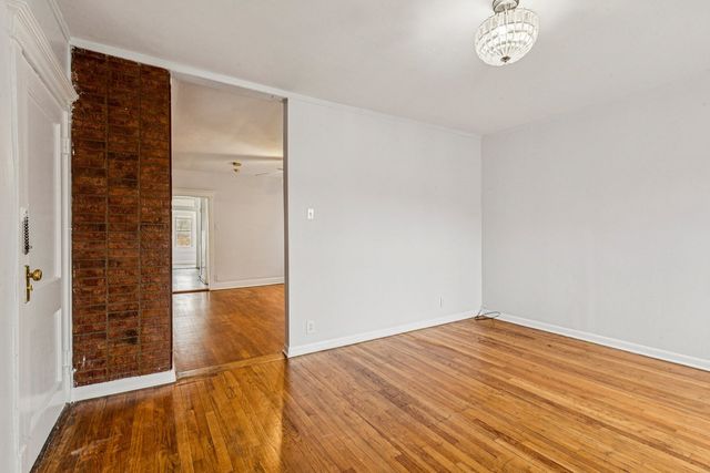 2018 W Birchwood Avenue, Chicago, IL 60645