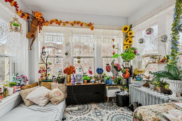 2018 W Birchwood Avenue, Chicago, IL 60645